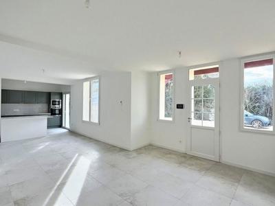 Maison - 639 m² - 4 pièces