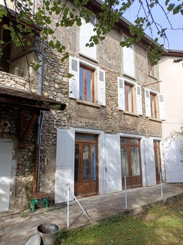 Maison de village - 303 m² - 11 pièces