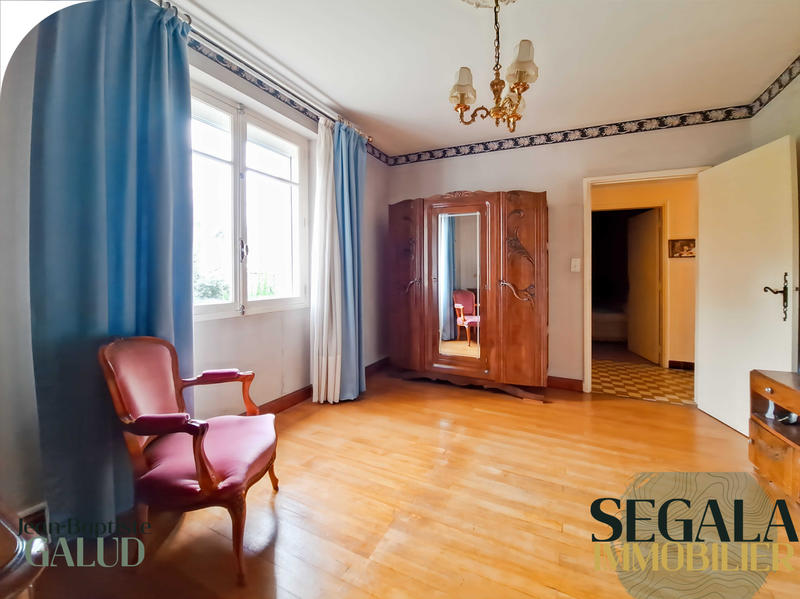 Maison - 99 m² - 5 pièces