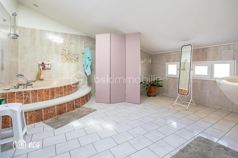 Propriété - 210 m² - 5 pièces