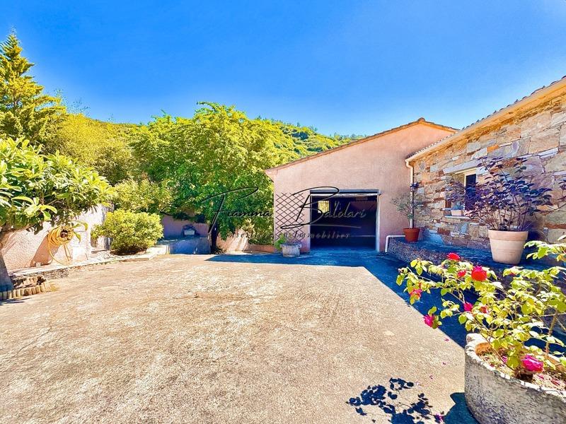 Maison - 269 m² - 7 pièces