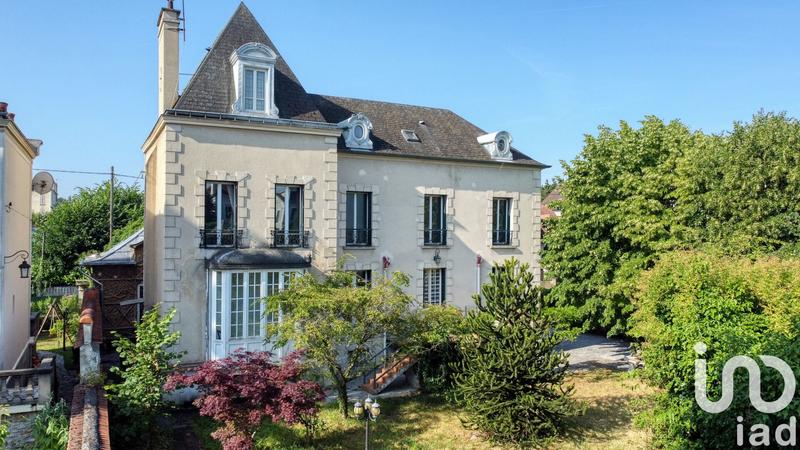 Maison - 240 m² - 8 pièces