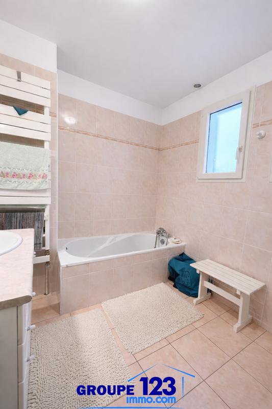 Maison - 251 m² - 8 pièces