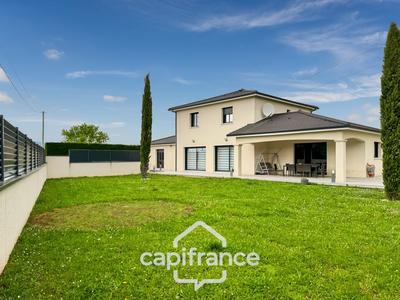 Maison - 275 m² - 7 pièces