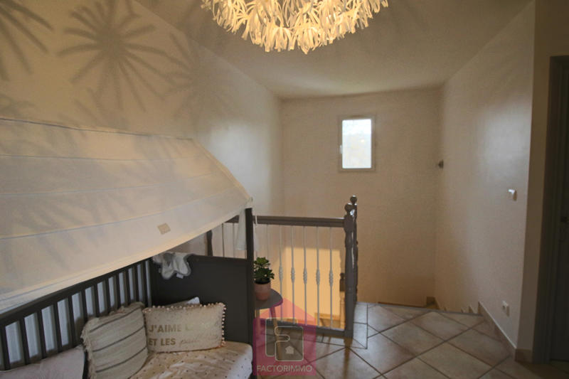 Maison - 230 m² - 7 pièces