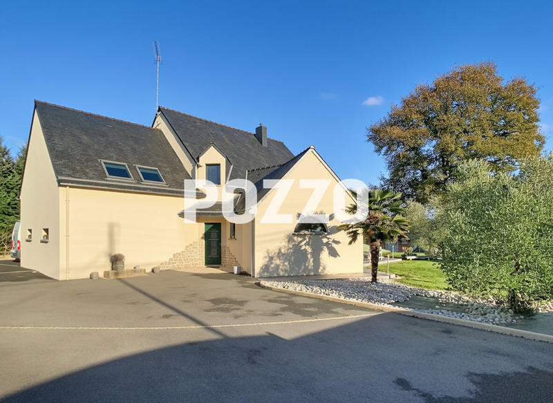 Maison - 250 m² - 9 pièces