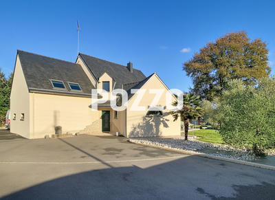 Maison - 250 m² - 9 pièces
