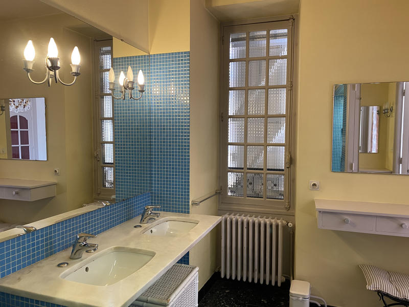 Maison - 230 m² - 7 pièces