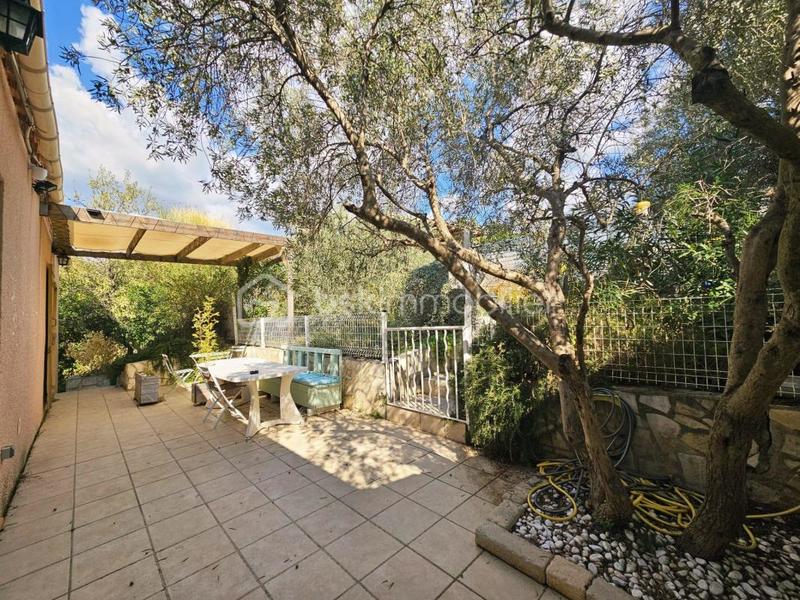 Demeure - 242 m² - 11 pièces