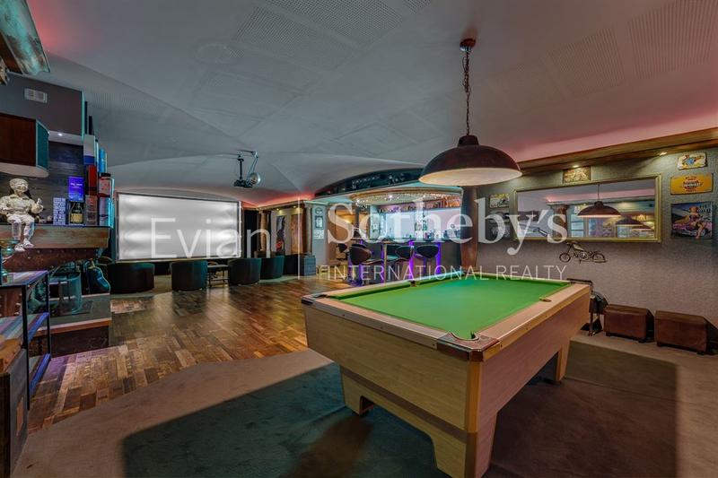 Maison - 306 m² - 6 pièces