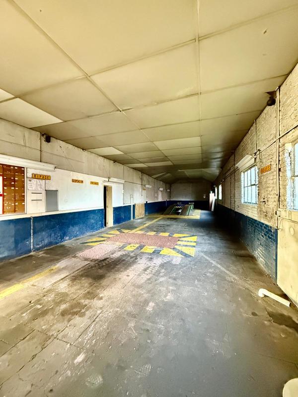 Local commercial - 219 m² - 5 pièces