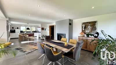 Maison - 217 m² - 6 pièces