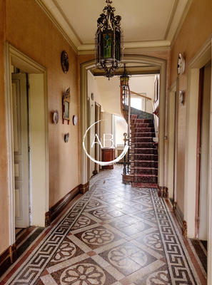 Maison - 220 m² - 9 pièces