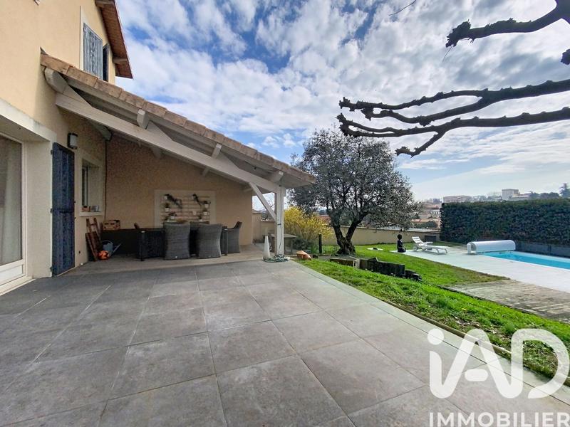 Maison - 218 m² - 8 pièces