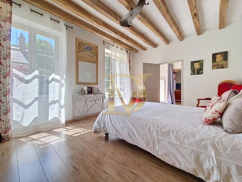 Propriété - 350 m² - 10 pièces