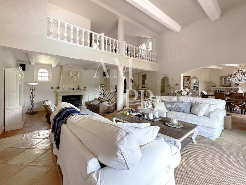 Villa - 240 m² - 7 pièces