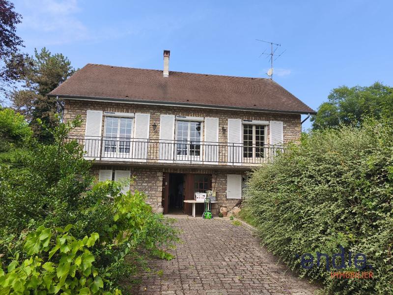Maison - 176 m² - 9 pièces