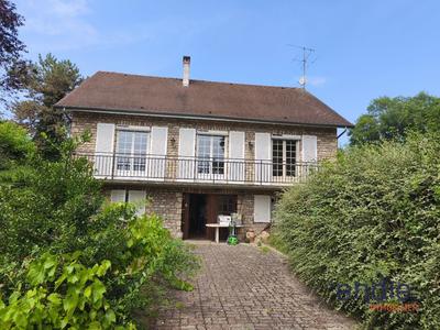 Maison - 176 m² - 9 pièces