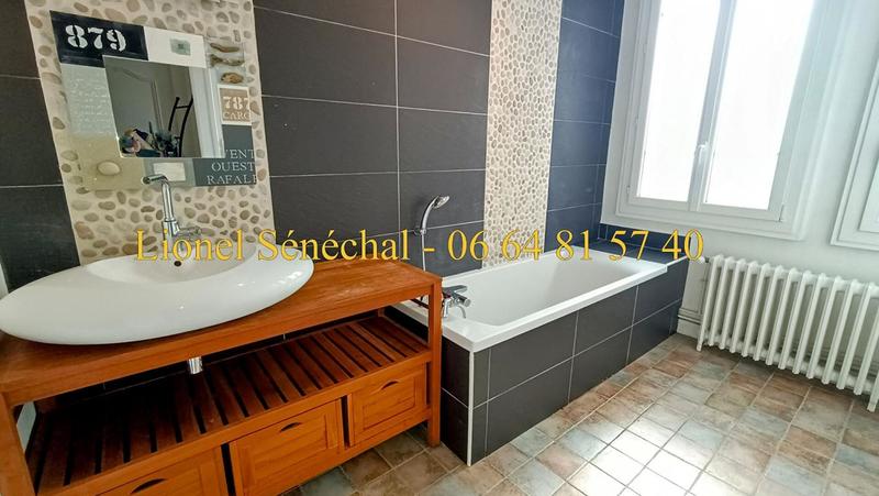 Maison - 247 m² - 15 pièces