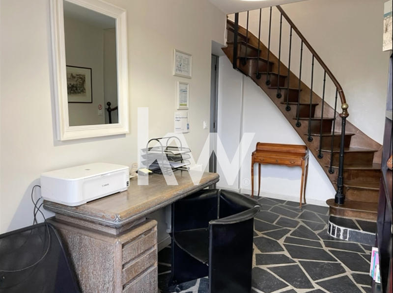 Maison - 220 m² - 7 pièces