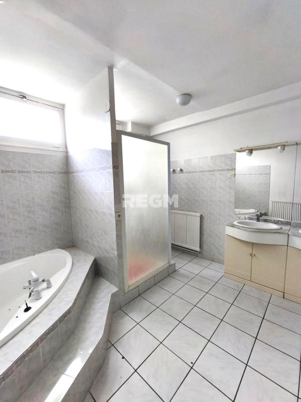 Maison - 200 m² - 7 pièces