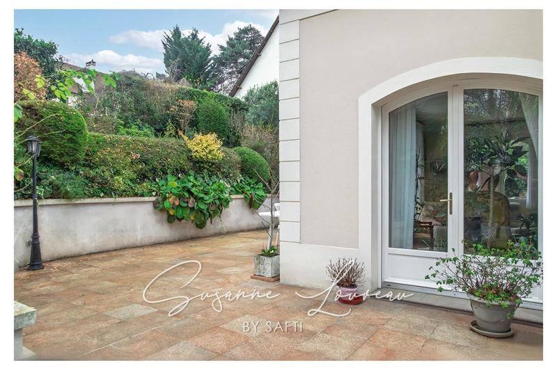 Villa - 215 m² - 9 pièces