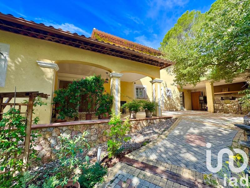 Maison - 250 m² - 6 pièces