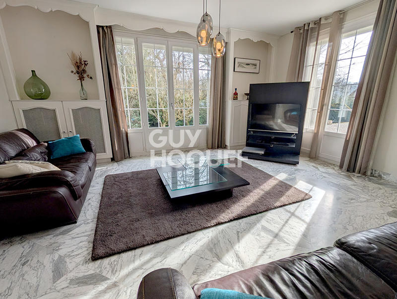 Maison - 198 m² - 8 pièces