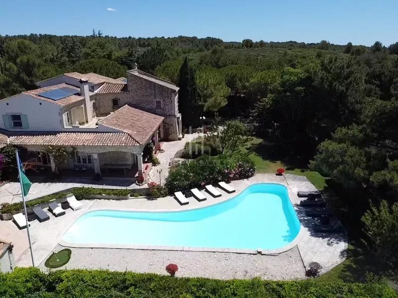 Propriété - 753 m²