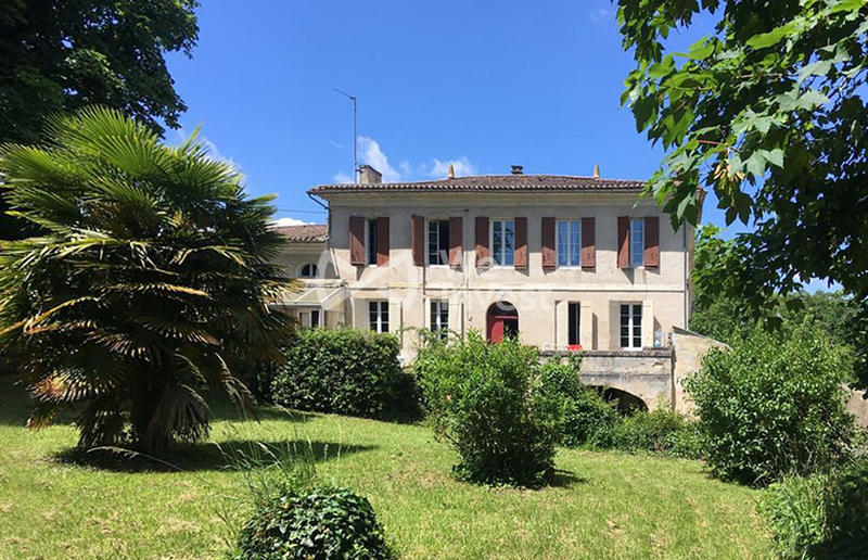 Maison - 240 m² - 7 pièces