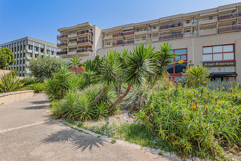 Local commercial - 150 m² - 5 pièces