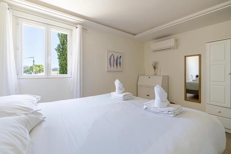 Villa - 256 m² - 8 pièces