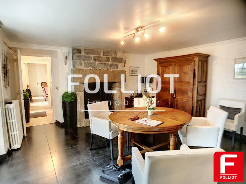 Maison - 250 m² - 8 pièces