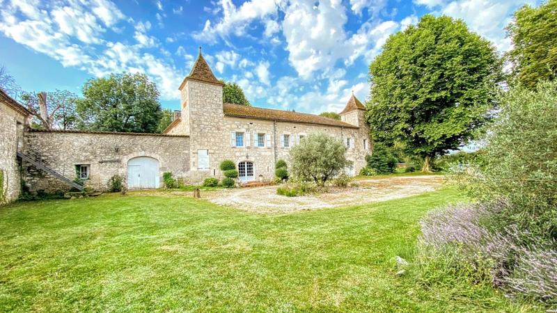 Château - 943 m² - 24 pièces