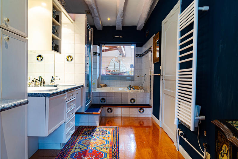 Maison - 210 m² - 6 pièces