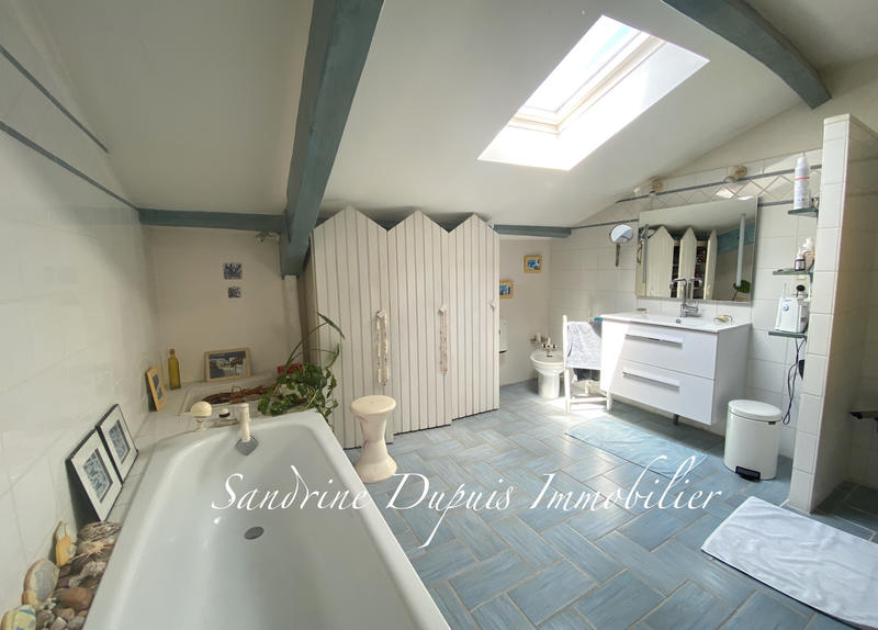 Maison - 210 m² - 7 pièces