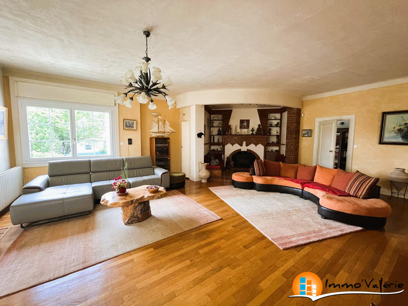 Maison - 761 m² - 16 pièces