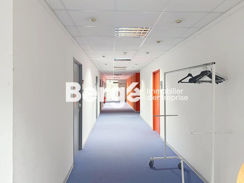 Bureau - 2 352 m²