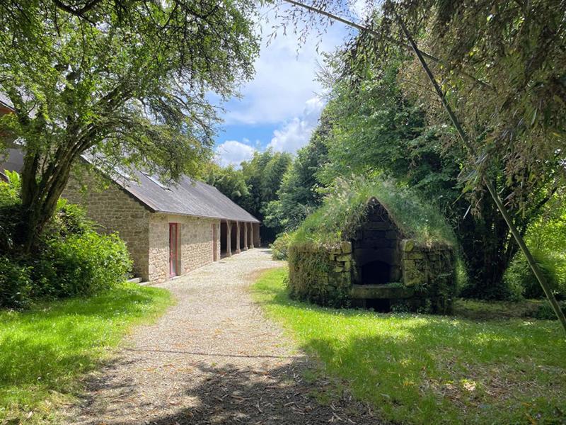 Propriété - 890 m² - 26 pièces