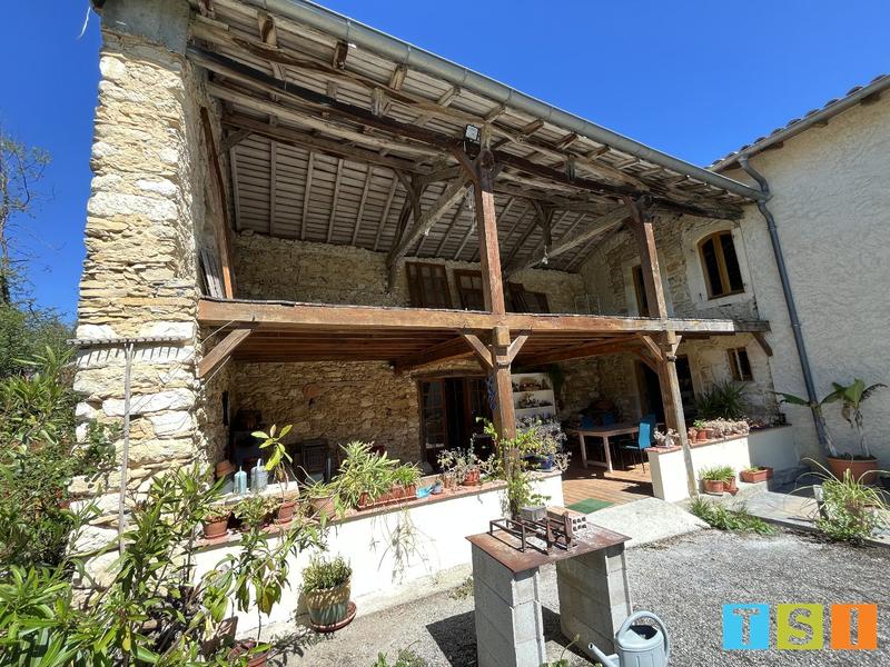 Corps de ferme - 270 m² - 9 pièces