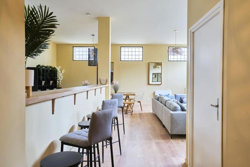 Maison - 274 m² - 12 pièces