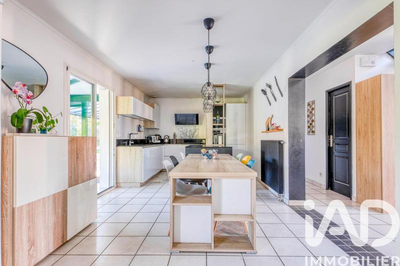 Maison - 200 m² - 8 pièces