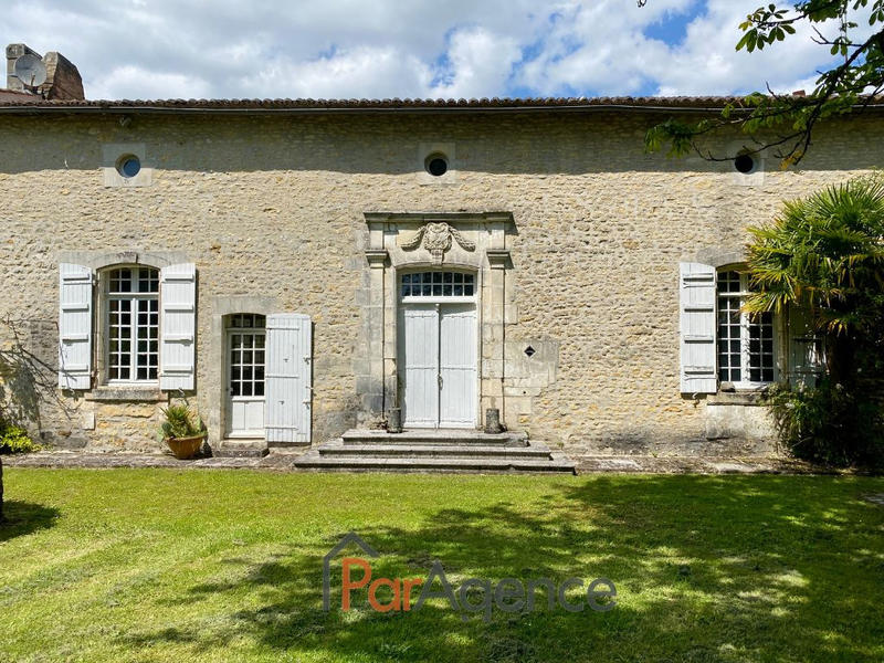 Propriété - 654 m² - 14 pièces