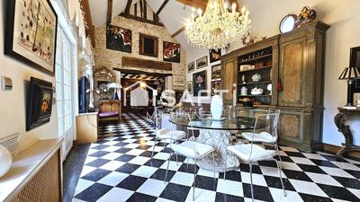 Maison - 337 m² - 11 pièces