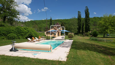 Maison - 279 m² - 9 pièces