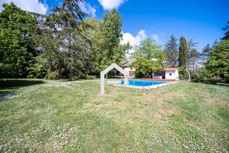 Maison - 250 m² - 7 pièces