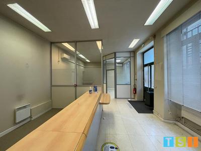 Local d'activités - 150 m² - 3 pièces