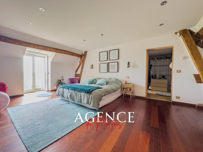 Maison - 232 m² - 7 pièces