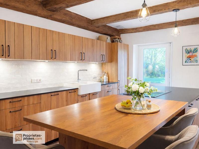 Maison - 233 m² - 8 pièces