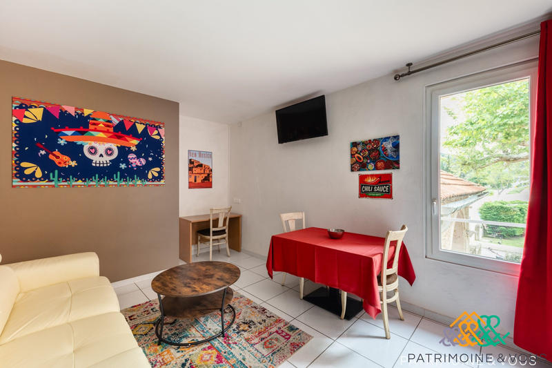 Local commercial - 1 175 m² - 28 pièces